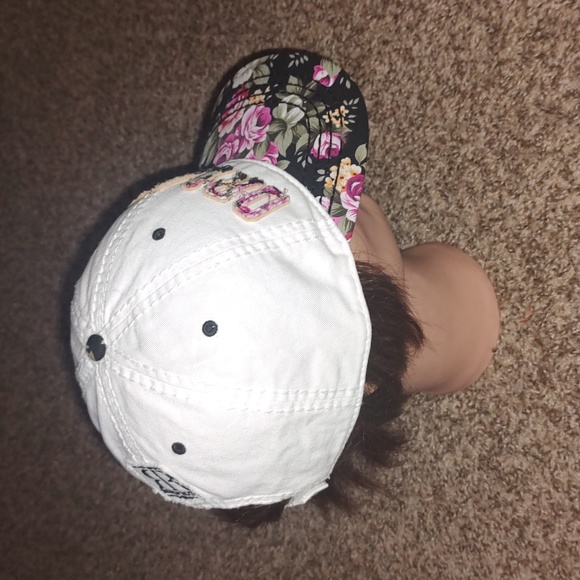 Robin Ruth Orlando Baseball CAP Quilted Floral Visor Embroidered Adjustable Hat - Picture 7 of 9